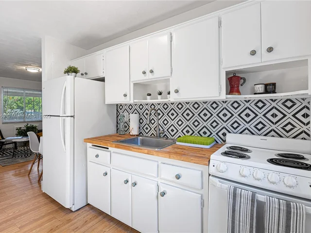 1304 NE 11th St # 1, Fort Lauderdale FL 33304