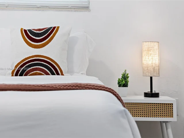 1304 NE 11th St # 1, Fort Lauderdale FL 33304