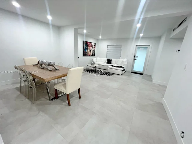 520 NE 135th St, North Miami FL 33161