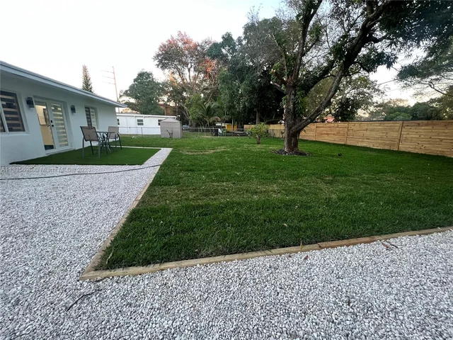 520 NE 135th St, North Miami FL 33161