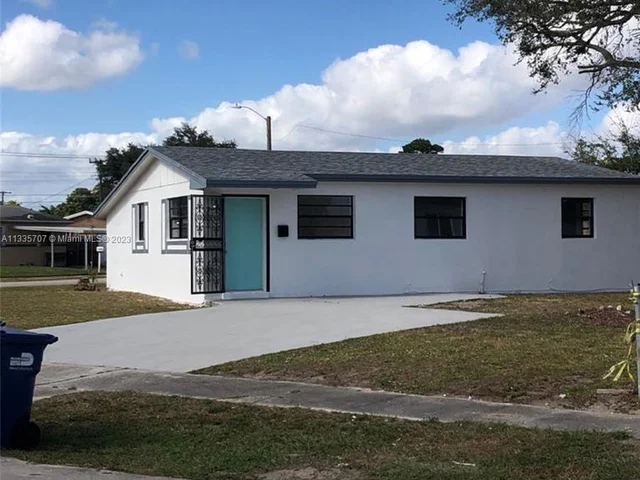 3361 NW 208th St, Miami Gardens FL 33056