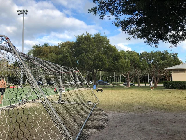 255 Sunrise Dr # 305, Key Biscayne FL 33149