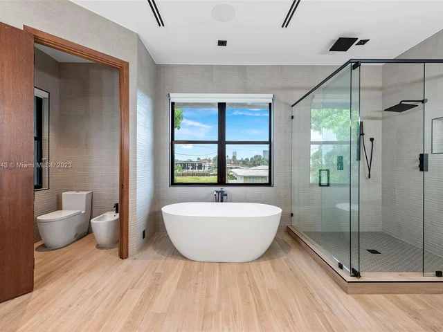 461 Poinciana Dr, Hallandale Beach FL 33009