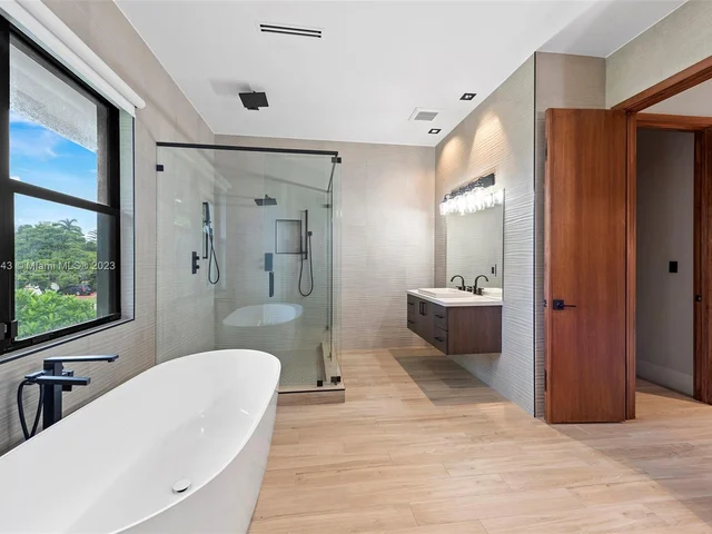 461 Poinciana Dr, Hallandale Beach FL 33009