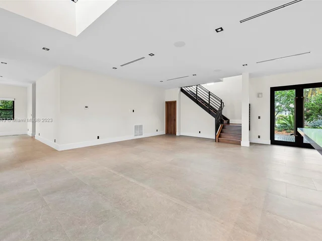 461 Poinciana Dr, Hallandale Beach FL 33009