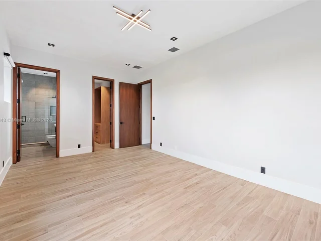 461 Poinciana Dr, Hallandale Beach FL 33009