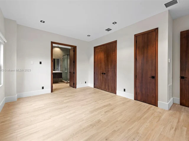 461 Poinciana Dr, Hallandale Beach FL 33009