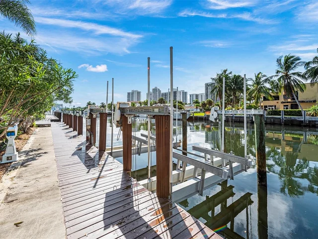 461 Poinciana Dr, Hallandale Beach FL 33009