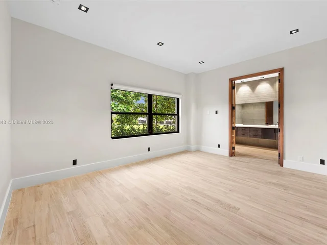 461 Poinciana Dr, Hallandale Beach FL 33009