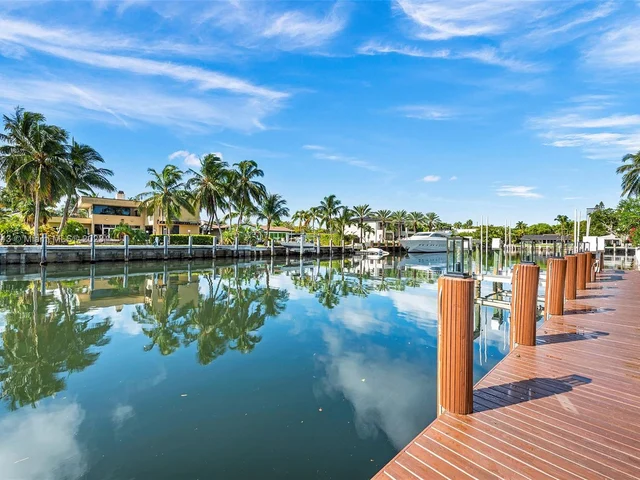 461 Poinciana Dr, Hallandale Beach FL 33009