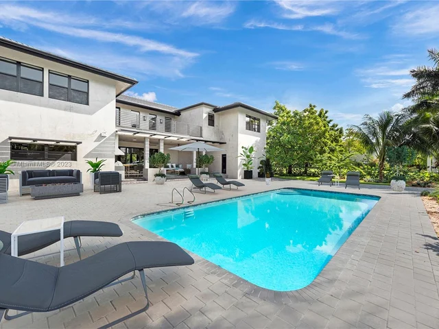 461 Poinciana Dr, Hallandale Beach FL 33009