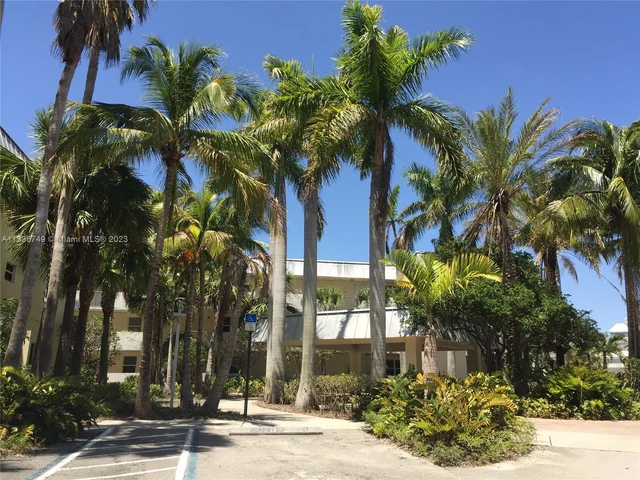 8950 SW 69th Ct # 218, Pinecrest FL 33156