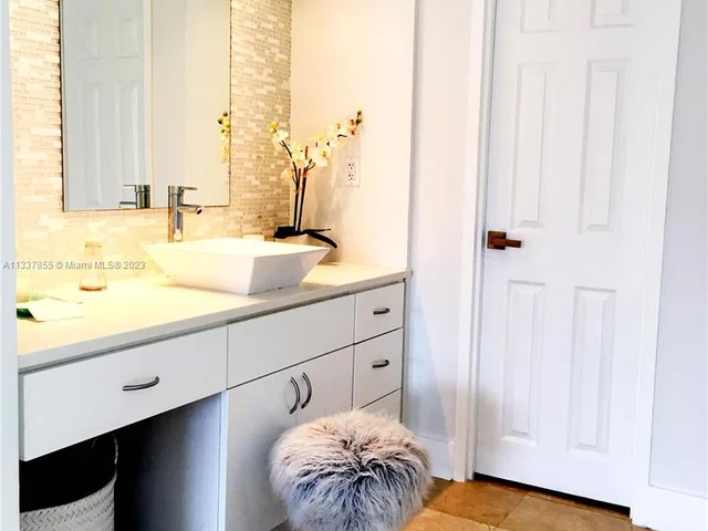 5701 Collins Ave # 1415, Miami Beach FL 33140