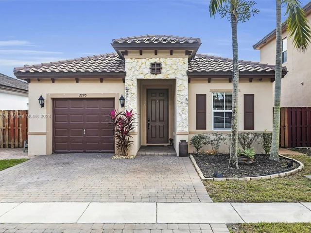 2290 NE 3rd Ct, Homestead FL 33033