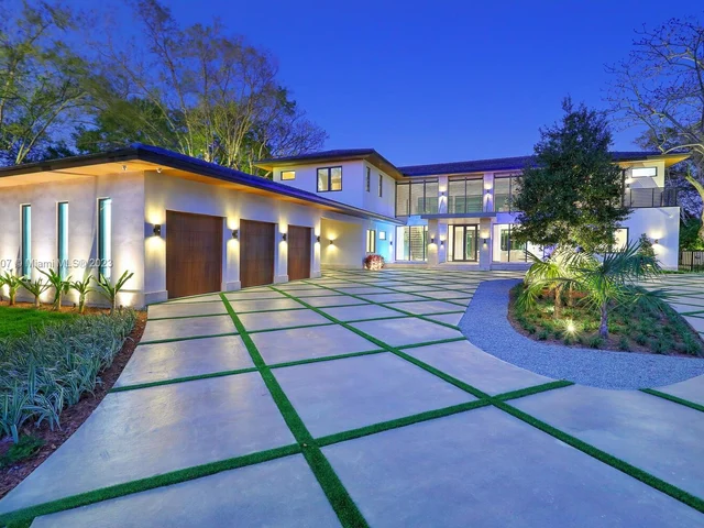 8825 SW 64 Ct, Pinecrest FL 33156