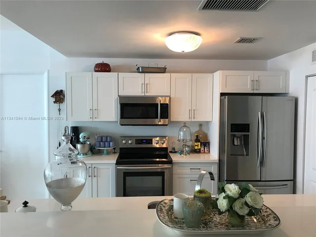 3131 NE 188 St # 806, Aventura FL 33180