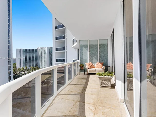 15901 Collins Ave # 902, Sunny Isles Beach FL 33160