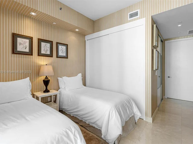 15901 Collins Ave # 902, Sunny Isles Beach FL 33160