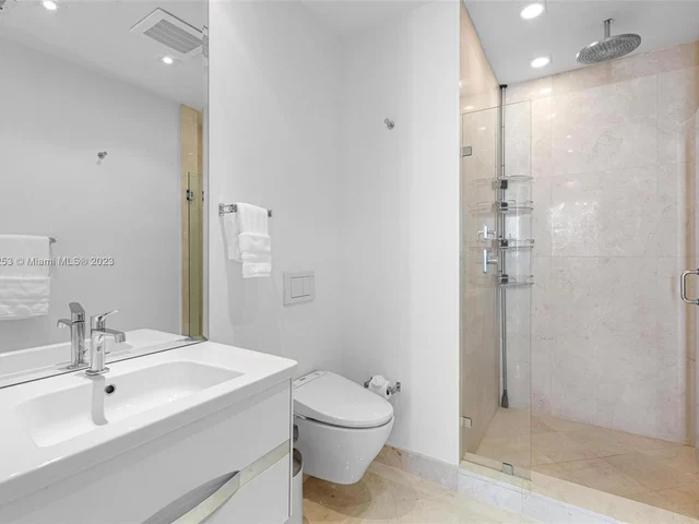 15901 Collins Ave # 902, Sunny Isles Beach FL 33160