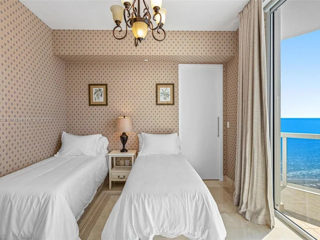 15901 Collins Ave # 902, Sunny Isles Beach FL 33160