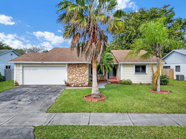 1655 N Goldeneye Ln, Homestead FL 33035