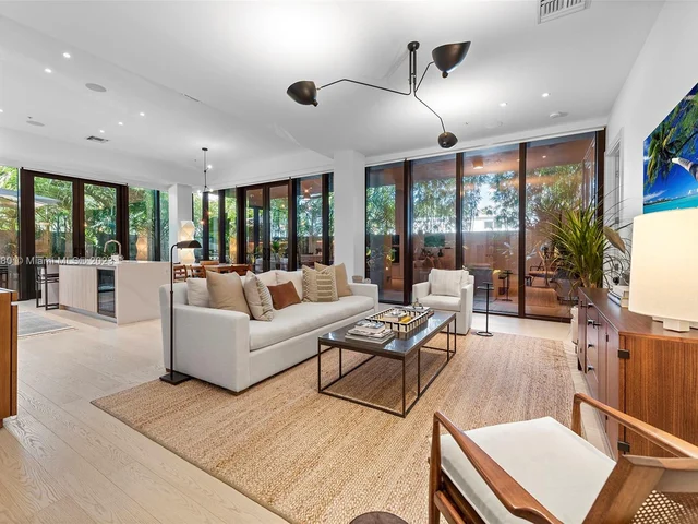 3156 SW 27th Ave # 102, Miami FL 33133