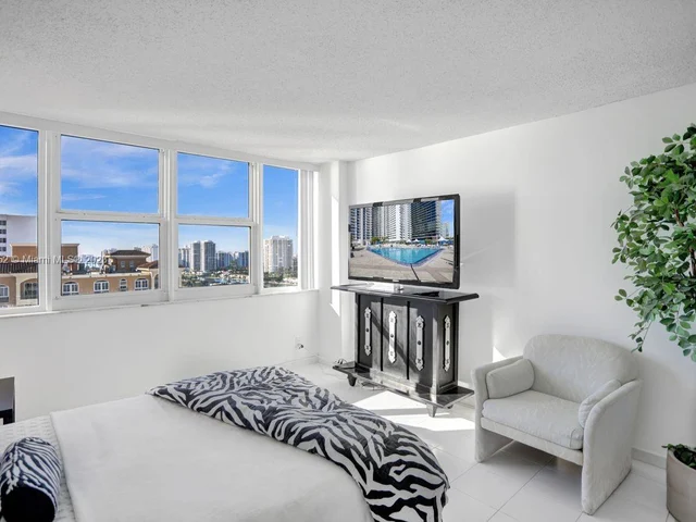 2030 S Ocean Dr # 2112, Hallandale Beach FL 33009