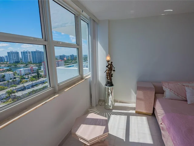 2030 S Ocean Dr # 2112, Hallandale Beach FL 33009