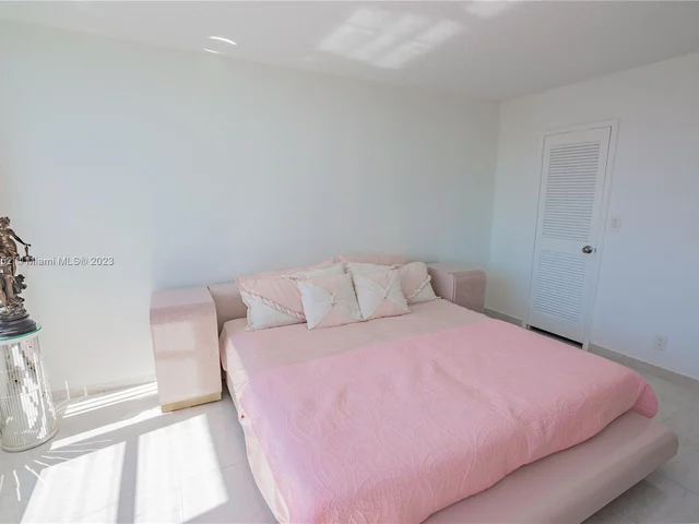 2030 S Ocean Dr # 2112, Hallandale Beach FL 33009