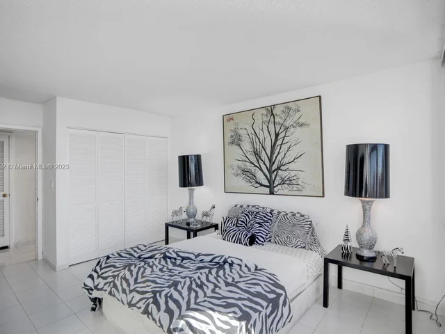 2030 S Ocean Dr # 2112, Hallandale Beach FL 33009