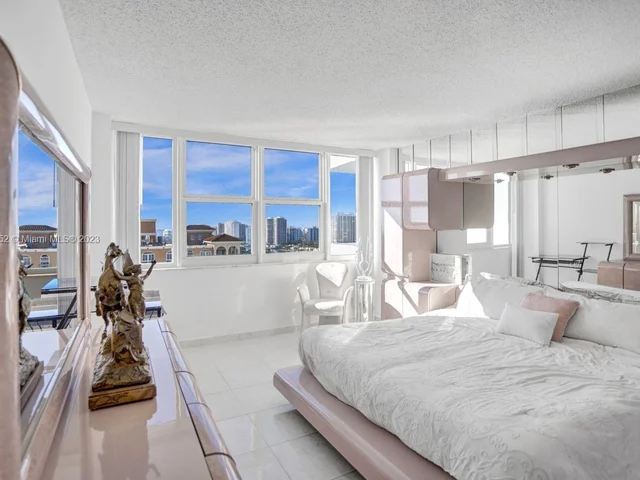 2030 S Ocean Dr # 2112, Hallandale Beach FL 33009