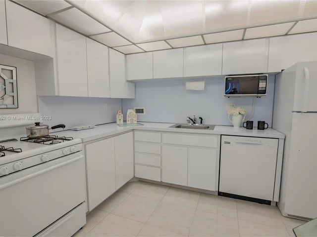 2030 S Ocean Dr # 2112, Hallandale Beach FL 33009