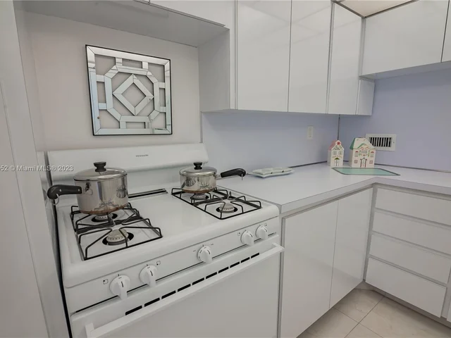 2030 S Ocean Dr # 2112, Hallandale Beach FL 33009