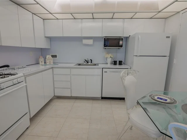 2030 S Ocean Dr # 2112, Hallandale Beach FL 33009