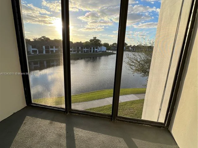 210 Lake Pointe Dr # 311, Oakland Park FL 33309