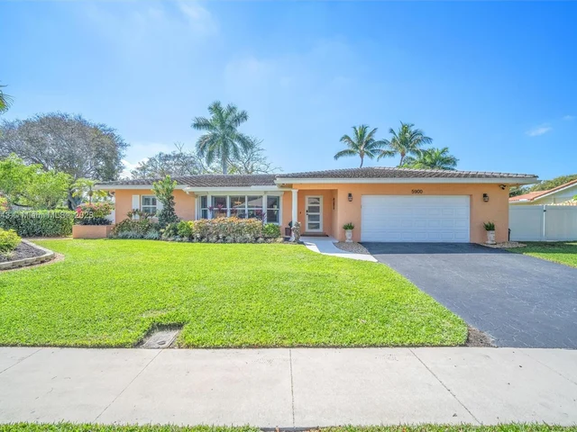 5900 SW 17th Ct, Plantation FL 33317