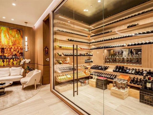 2821 S Bayshore Dr, Miami FL 33133