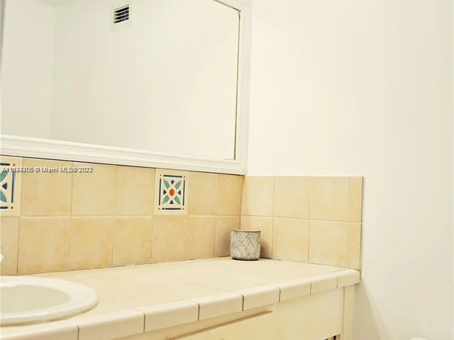 100 Lincoln Rd # 441, Miami Beach FL 33139