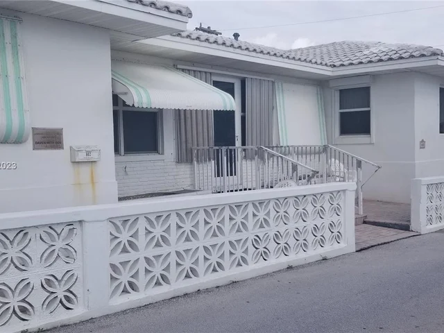 3725 S Ocean Dr (April 9 2024 available) # 921, Hollywood FL 33019