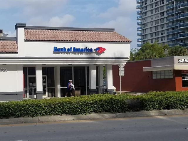 3725 S Ocean Dr (April 9 2024 available) # 921, Hollywood FL 33019