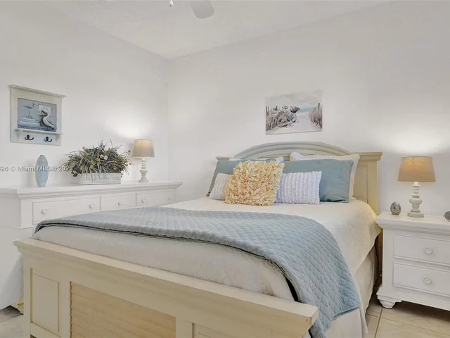 4800 NW 35th St # 605, Lauderdale Lakes FL 33319