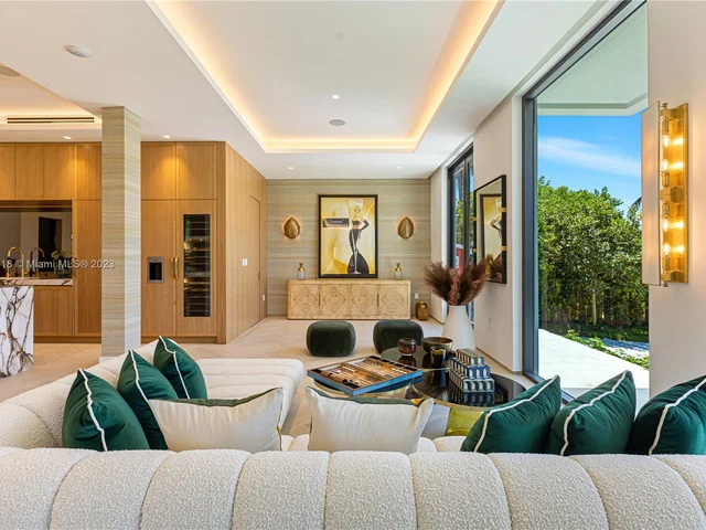 2499 N Meridian Ave, Miami Beach FL 33140