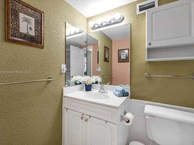 2501 S Ocean Dr, Hollywood FL 33019