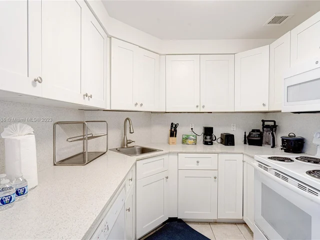 5225 Collins Ave # 1608, Miami Beach FL 33140