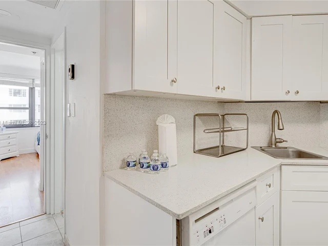 5225 Collins Ave # 1608, Miami Beach FL 33140