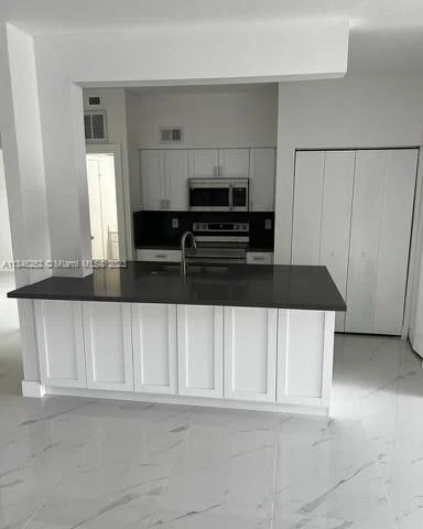 18344 NW 68th Ave # F, Hialeah FL 33015