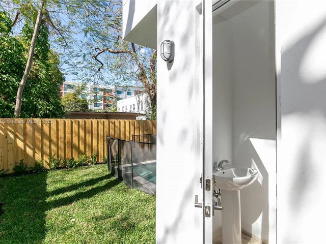 3162 Plaza St., Miami FL 33133