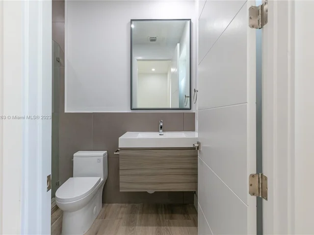 3162 Plaza St., Miami FL 33133