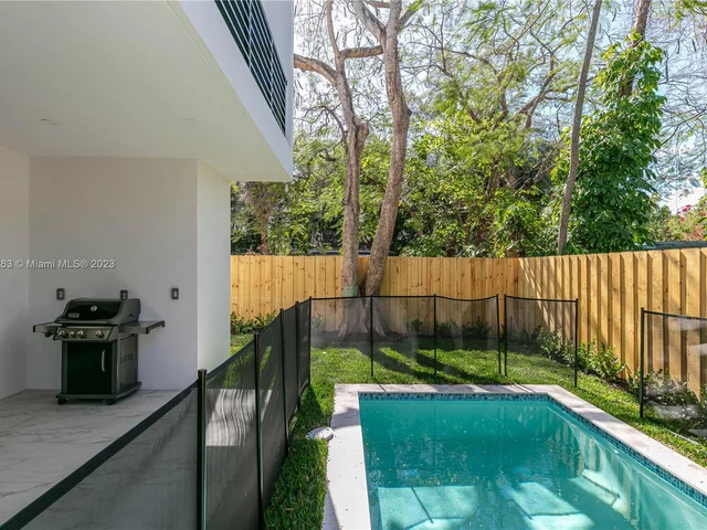 3162 Plaza St., Miami FL 33133