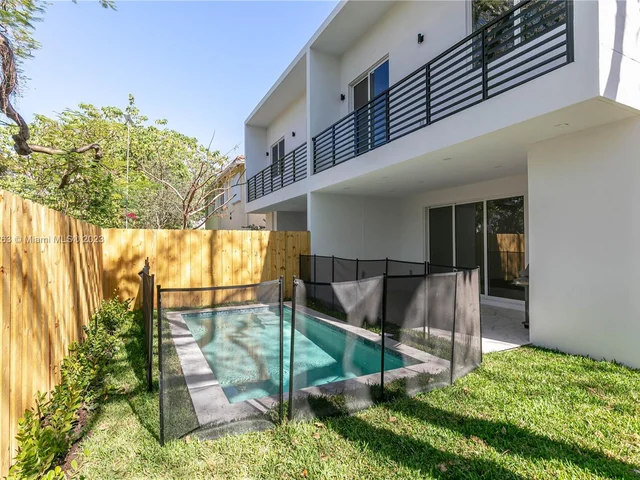 3162 Plaza St., Miami FL 33133